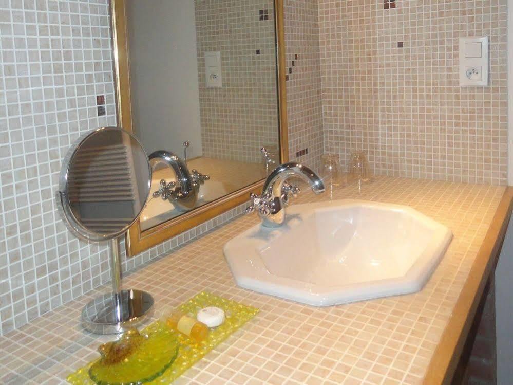 Manoir De La Branche Bed & Breakfast Maen Roch Dış mekan fotoğraf